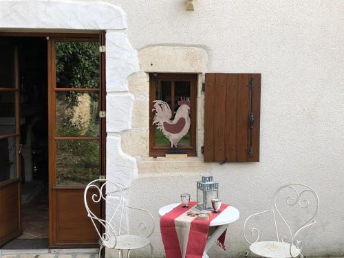 Saint-Amand-Montrond House | Gîte calme avec Spa en été, animaux acceptés, parcage, pour 8 personnes - FR-1-586-64