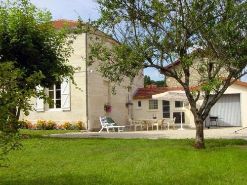 Valcourt House | Gîte de charme près du lac du Der avec jardin clos, 4 chambres, parking privé, et équipements modernes - FR-1-611-13
