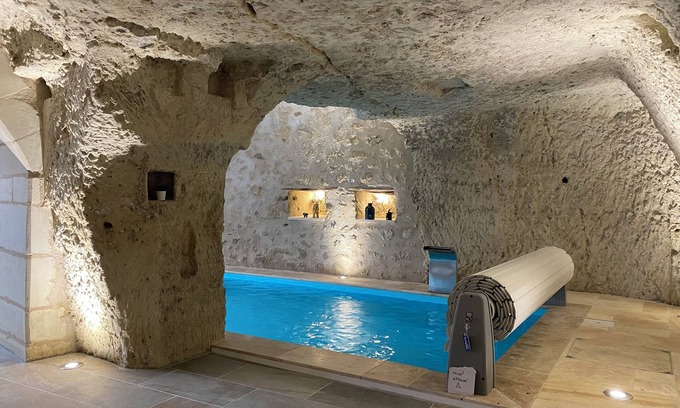 Montrichard Val de Cher House | Gîte des Caves, 16th century, near Beauval and Chenonceaux, troglodyte pool
