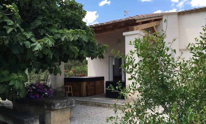 Arles Cottage | Gîte du Petit Mandon-Arles-Crau-Camargue: a house for 5 people with spa