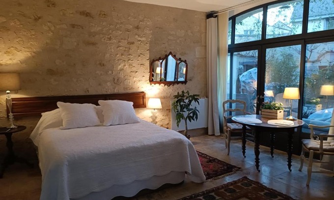 Chinon House | Gîte la comète