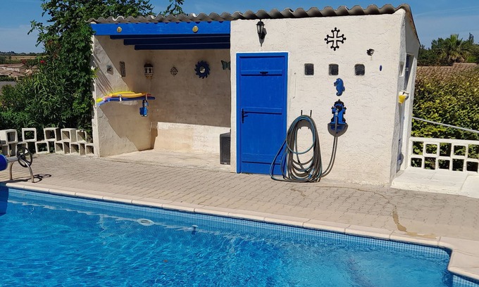 Montagnac Villa | Gîte Location 1 canape-lit rapido 140 - bedroom 1 bed 160 refurbished.
