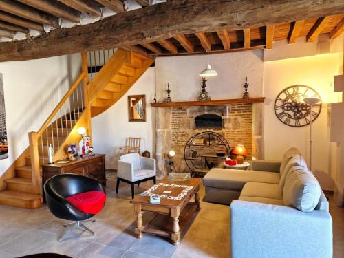 Charroux House | Gîte Salamandre : Confort, Authentique, Nature Proche Vichy - FR-1-489-572