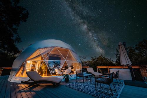 Fredericksburg Cabin | Gaia Dome Stars Hottub Wineries Secluded Romantic Frederick