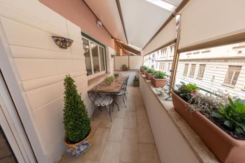 Rione XIV Borgo Apartment | Gaia's home in Vatican