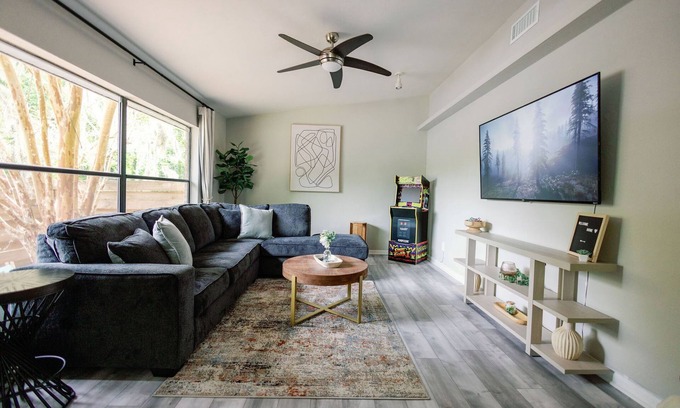 Gainesville Apartment | Gainesville Gem: 2/2 Near Shops & Restaurants