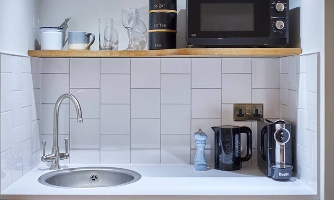 Wooler Apartment | Gains Law @ Arlington House Hotel: Boutique Self Check-In Ensuite Room in Wooler