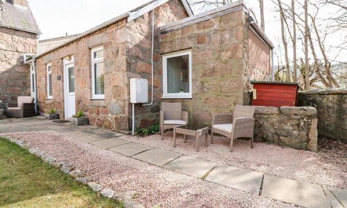 Ballater House | Gairnlea Cottage