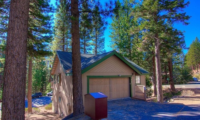 Incline Village House | Gale Force Wind 4 Bedroom Home by RedAwning