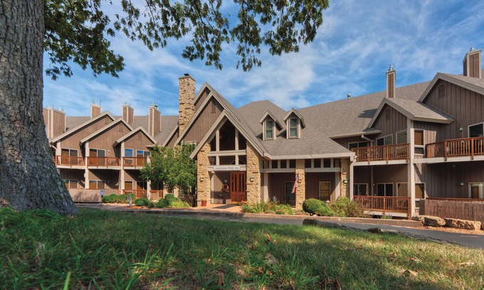 Hanover Resort | Galena, IL: 1 Bedroom w/Fireplace, Jetted Tub, Resort Pool & Outdoor Activities