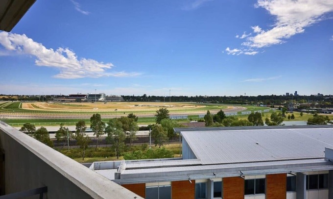 Kensington Apartment | Gallop to Your Getaway!