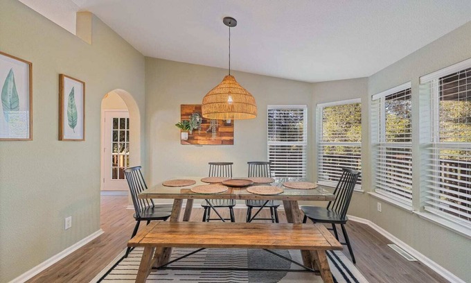 Oakhurst House | Game room, fenced yard, mountain view & al fresco dining