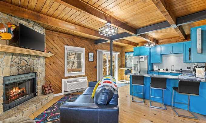 Blairsville Cabin | Gaming-themed cabin in Blairsville with arcade consoles & foosball