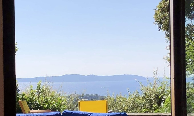 Cap Benat House | GAOU BENAT PRIVATE ESTATE, BEAUTIFUL HOUSE FACING THE SEA, POOL, ABSOLUTE CALM.