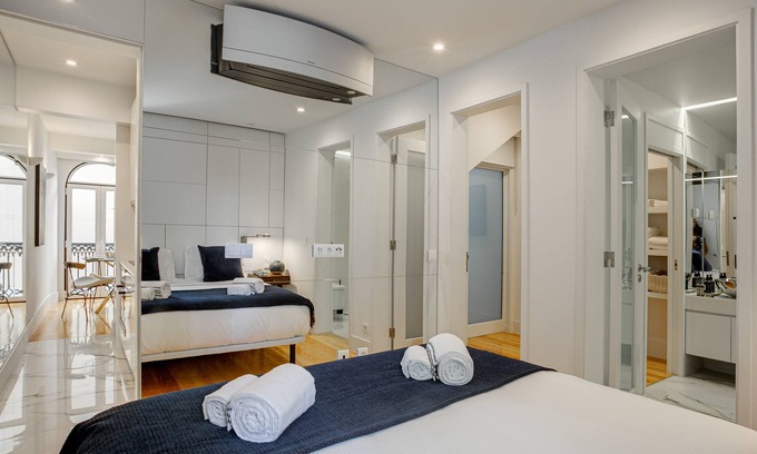 Santos Apartment | Garcia de Orta - Chic & Trendy T.M. Flat