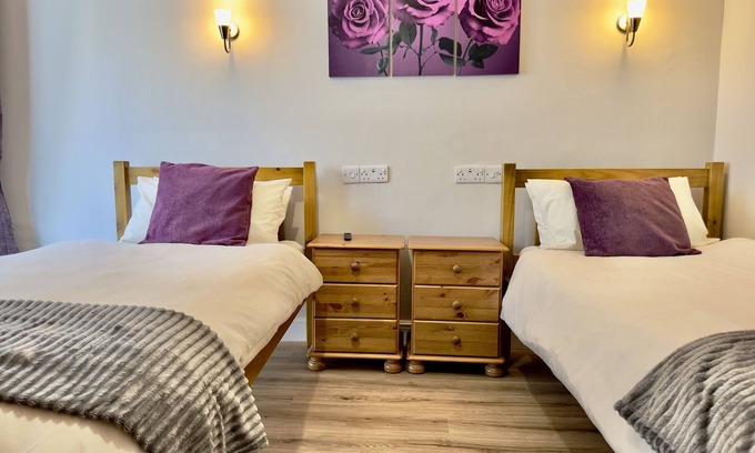 Weston-super-Mare Apartment | Garden Apartment three bedroom