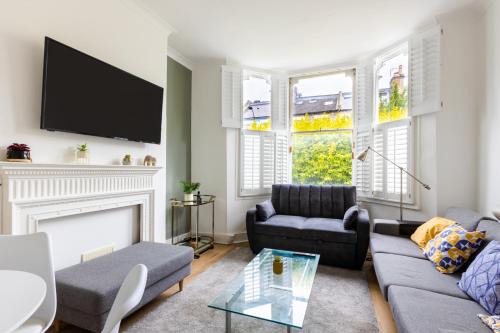 Addison Apartment | Garden Flat In the Heart of London