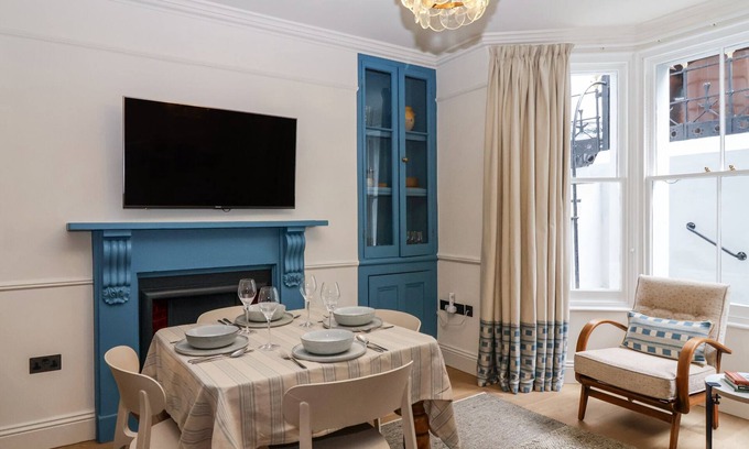 Plymouth Cottage | GARDEN FLAT ON THE HOE - TAMAR, family friendly in Plymouth