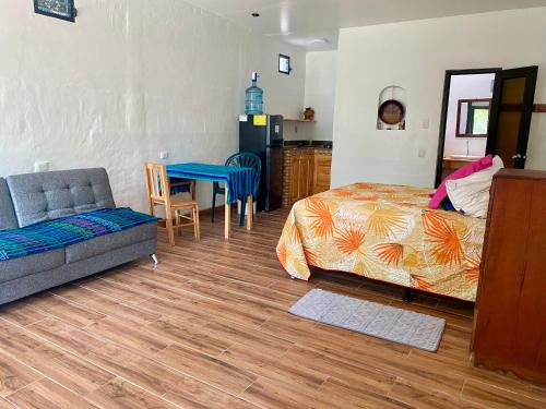 Santa Cruz La Laguna Apartment | Garden studio