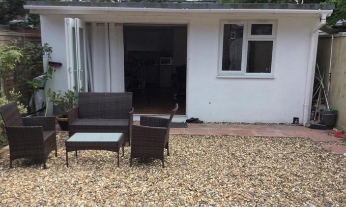 Cricklewood Apartment | Garden Studio Escape Open-Plan Comfort & Outdoor Space