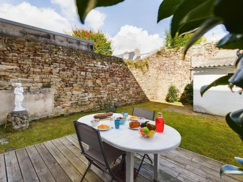 Concarneau Apartment | -GARDEN - Une Oasis au coeur de Concarneau