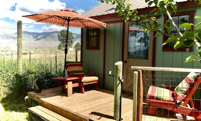 Hot Springs Cabin | Garden View Cabin near Hot Mineral Soaks