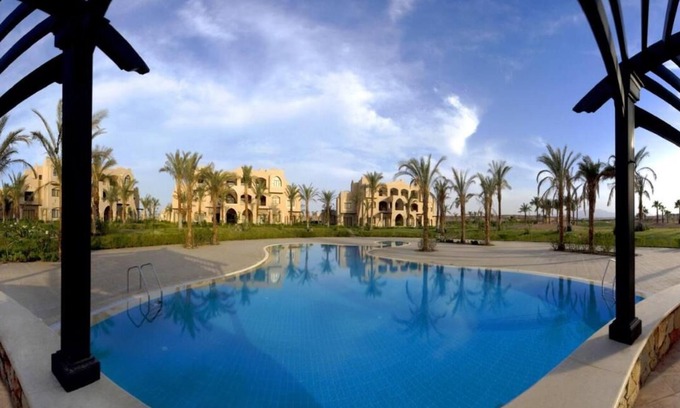 Makadi Bay Resort | Garden-View Escape l Rooftop & Heated Pool, Beach Shuttle & Sports Courts