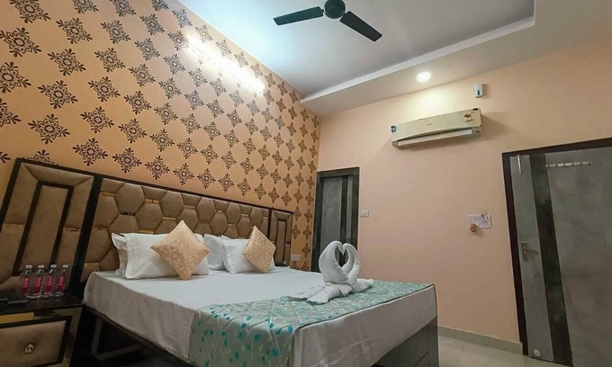 Varanasi Villa | Garden villa Banaras