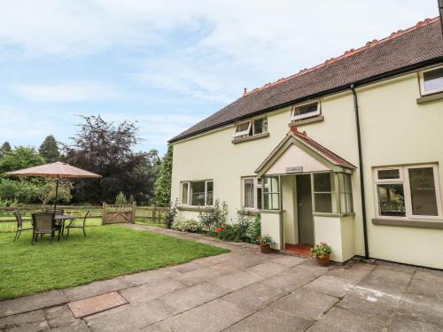 Llanwrthwl House | Gardener's Cottage