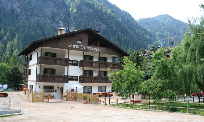 Campitello di Fassa Hotel | Garnì Defrancesco