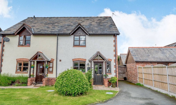 Pennant Melangell Cottage | GARN, pet friendly, with a garden in Penybontfawr