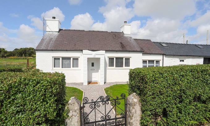 Brynteg Cottage | GARNEDD RHOS, family friendly, character holiday cottage in Benllech