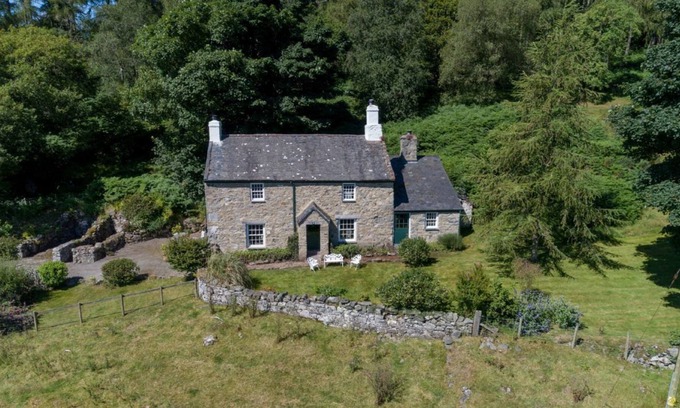 Eglwysbach Cottage | Garth Iwrch is one of 10 luxury self-catering cottages on The Bodnant Estate