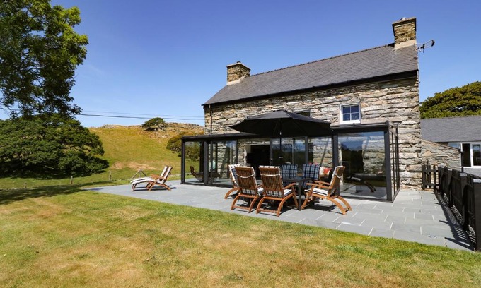 Porthmadog House | Garth Morthin The Farmhouse