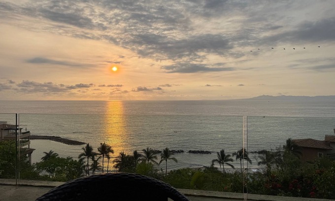 South Shore Hotel Area Apartment | Garza Blanca, 2 Bdr Hotel Suite in Puerto Vallarta with kitchen, hot tub, WiFi