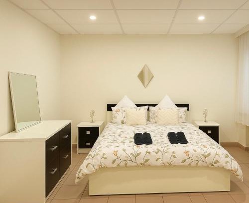 Menen House | Gelijkvloers apt, supermarkt voor de deur, winkels & terrasjes op wandelafstand