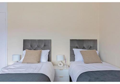 Turkey Street Apartment | Generous 3BR House in Enfield North London with Garden