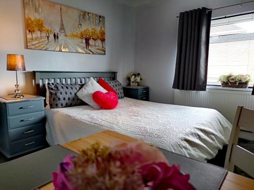 Darlington House | Geneva Cottage - close to Darlington train station