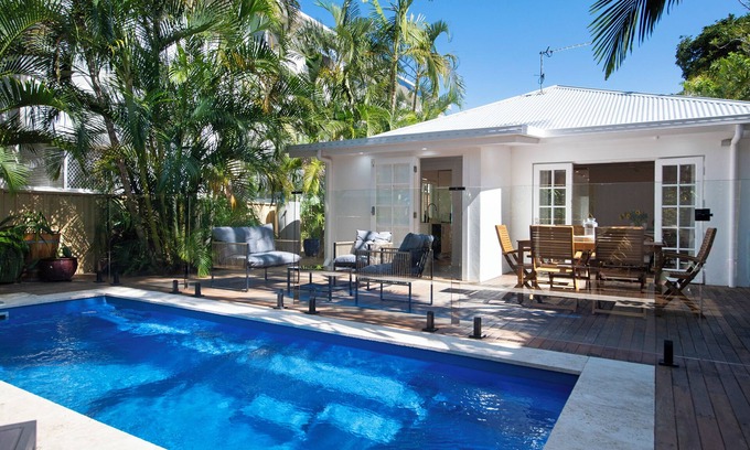 Surfers Paradise House | Genoa Beach House. - where coastal charm meets ultimate comfort. Pet friendly