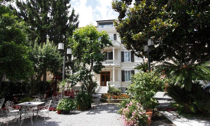 Varazze Apartment | Genovese Villa Elena Residence