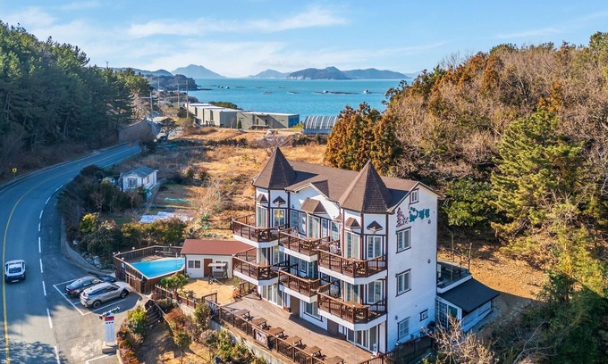 Geoje House | Geoje Come and Stay Pension