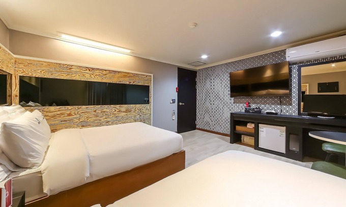 Somun Hotel | Geojedo Gohyeon Q