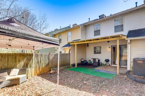 Stone Mountain House | Georgia Townhome - 3 Mi to Stone Mountain Park!