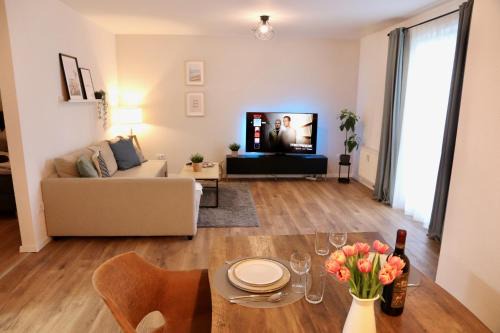 Magdeburg Apartment | Geräumiges 2R City-Apartment Uninähe mit TV Streaming, Terrasse