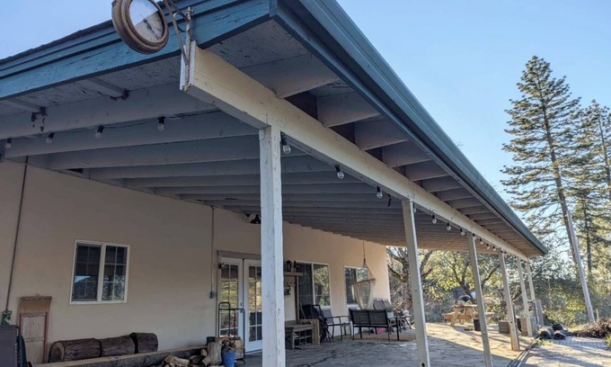 Groveland House | Getaway to Yosemite with this Charming Relaxing 2 bed + 2 full bath lodge