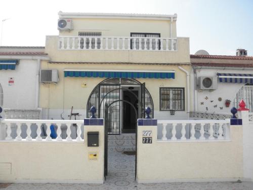 El Chaparral Apartment | Gezellige ruime woning, twee verdiepingen