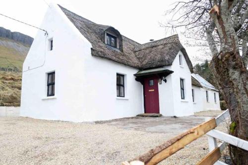 Glenade House | Ghleann Éada Cottage Pet Friendly