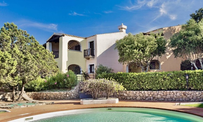 Liscia di Vacca Apartment | Giardino degli Oleandri Two-room apartment sleeps 4, WIFI, A.C, 350 mt. from the sea