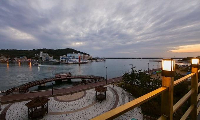 Busan House | Gijang Golden Bay Pool Villas Pension