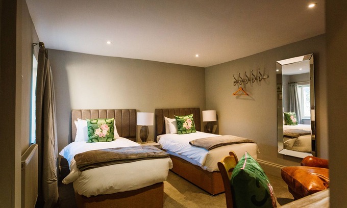 Bampton House | Ginger Peanut